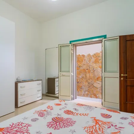 A Due Passi Dal Mare Piano Terra Торре-Лапилло