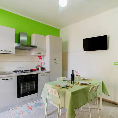 A Due Passi Dal Mare Piano Terra Дом отдыха