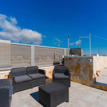 A Due Passi Dal Mare Piano Terra Hébergement de vacances *