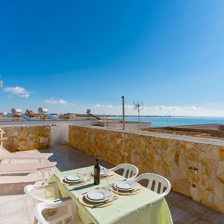 Hébergement de vacances A Due Passi Dal Mare Piano Terra Torre Lapillo